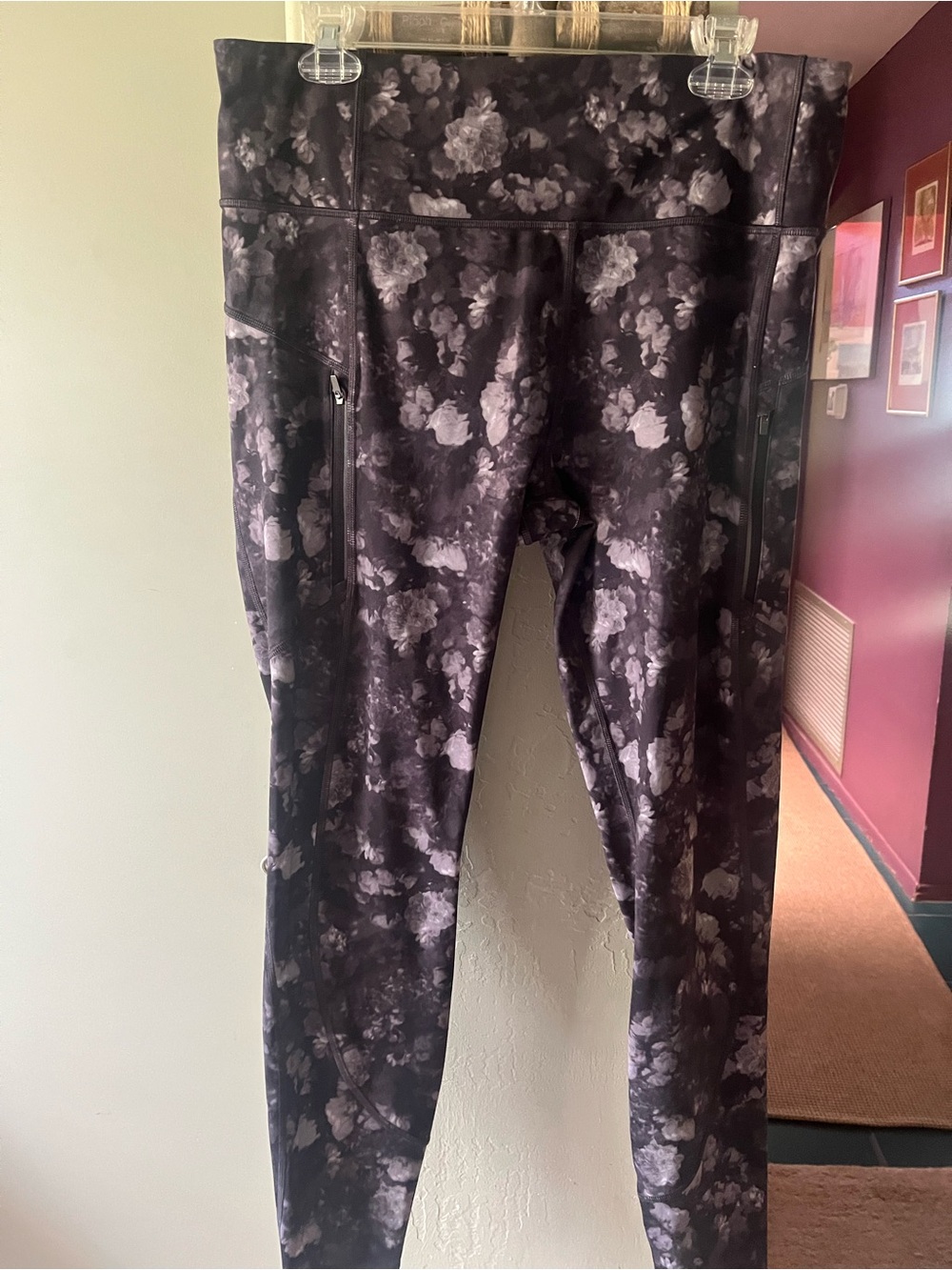 Athleta women’s Black Floral Active Leggings XL